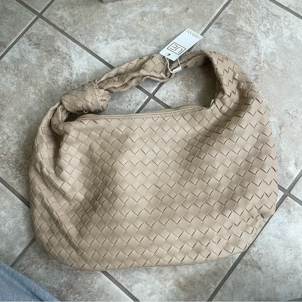 Urban Expressions Ivory faux-Leather Bag NWT shoulder Tote NWT Hobo‎ Festival